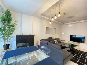 Pleasant Flat with Balcony Close to Popular Attractions in Eyupsultan